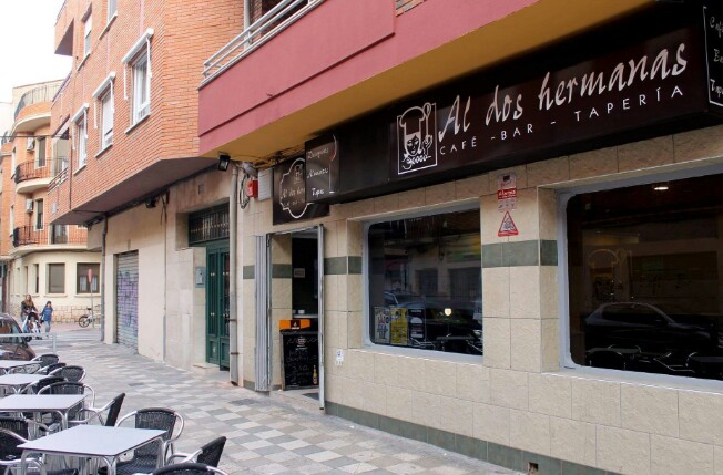 Al dos hermanas CAFE-BAR.