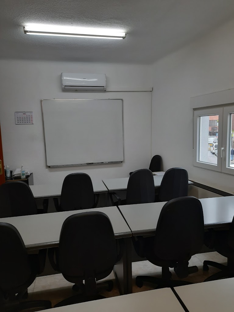 Centro De Estudios Gaoss — Del propietario