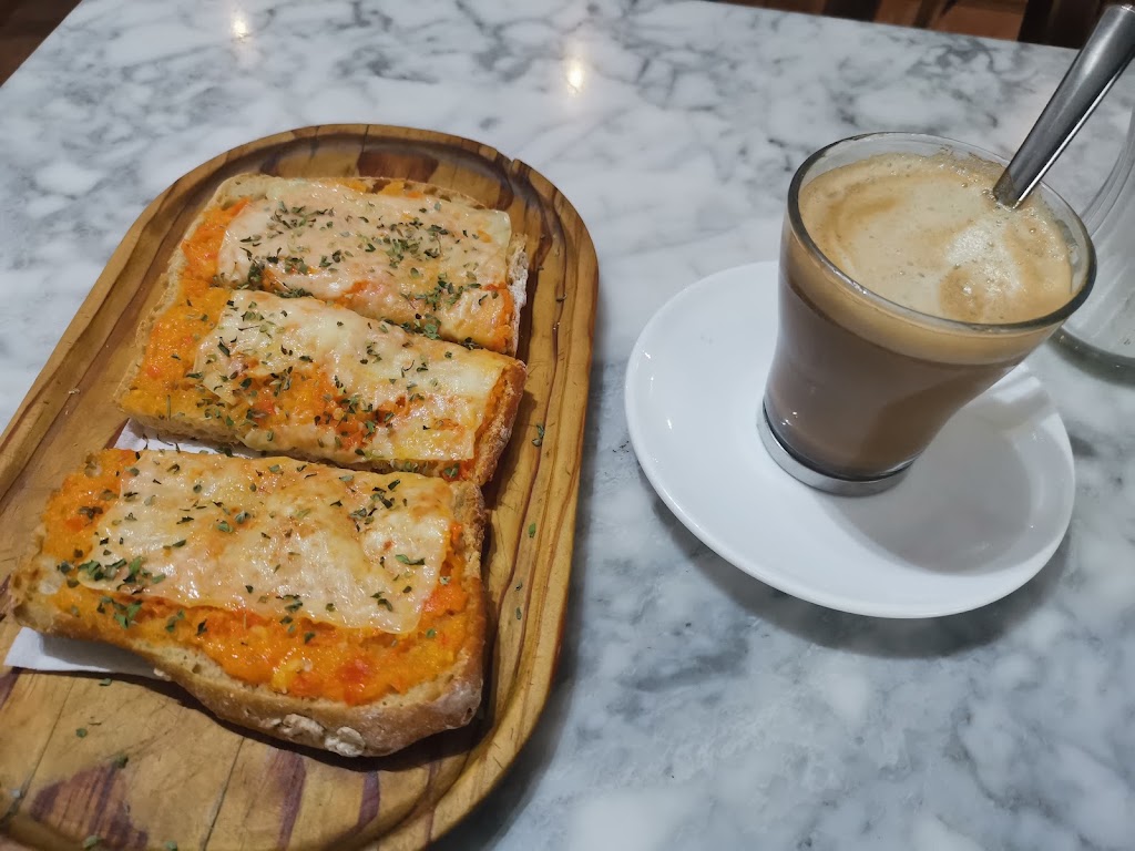 Guevara Cafe — Comida y bebida