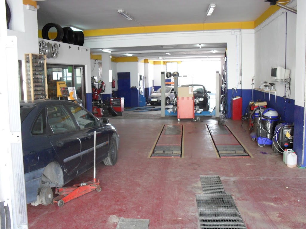 Neumaticos Ballesteros — Interior