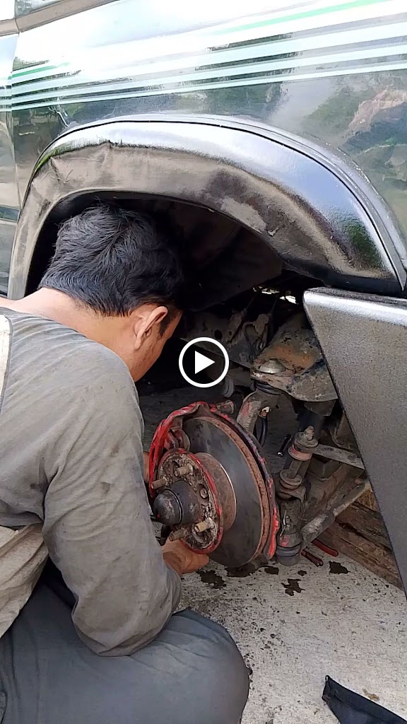 Endro montir( menerima jasa panggilan perbaikan truk