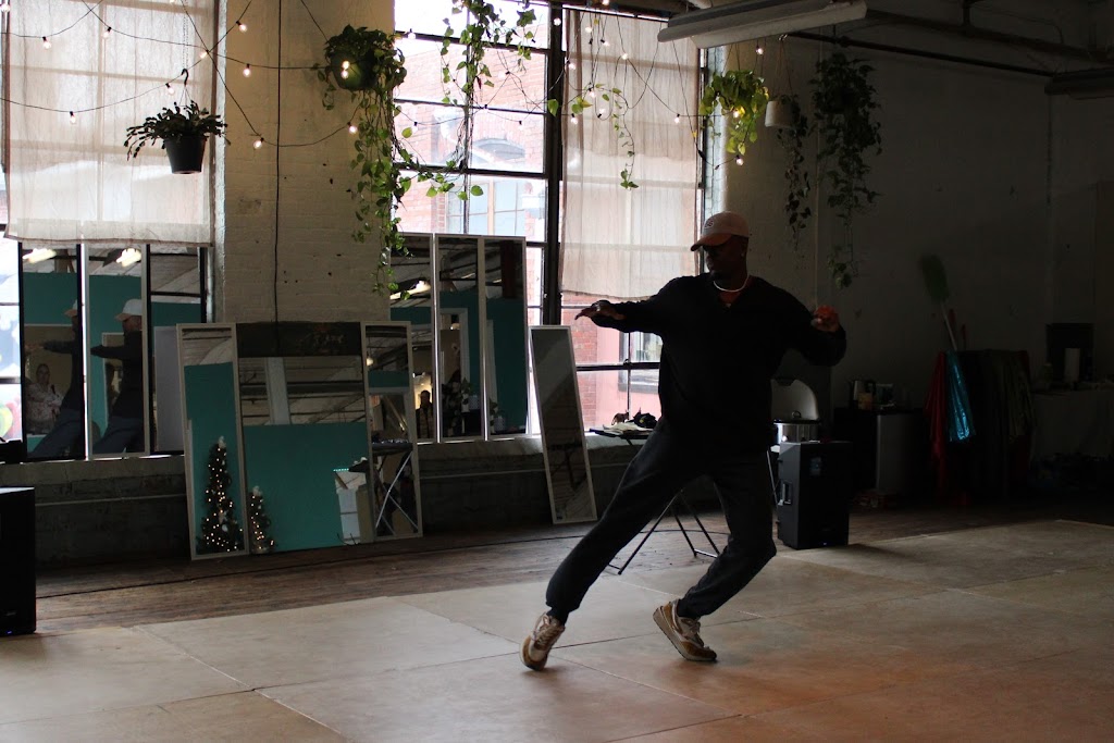  Saturn Jive Dance Space