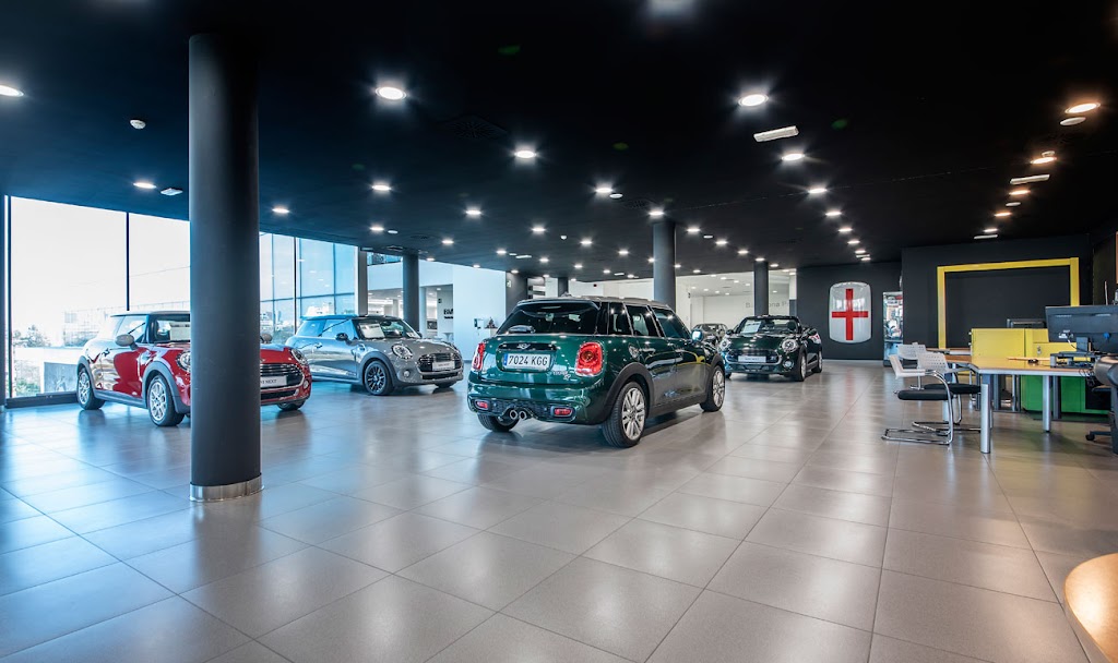 MINI Barcelona Premium Ronda Litoral — Interior