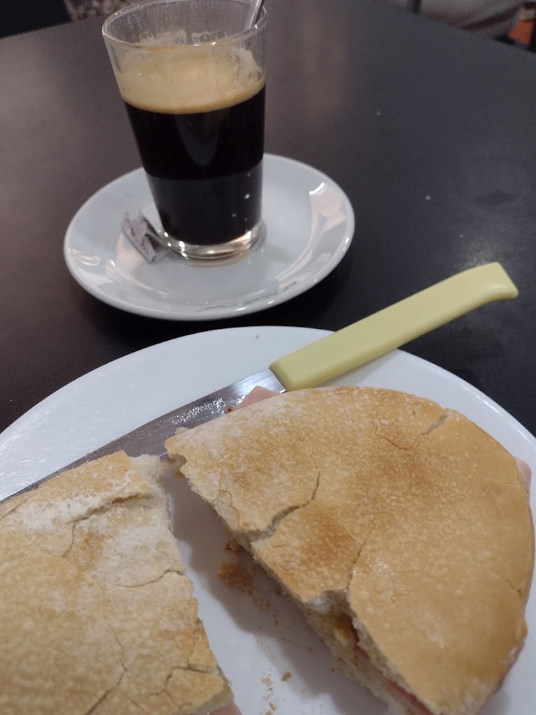 Bar La Penultima — Comida y bebida