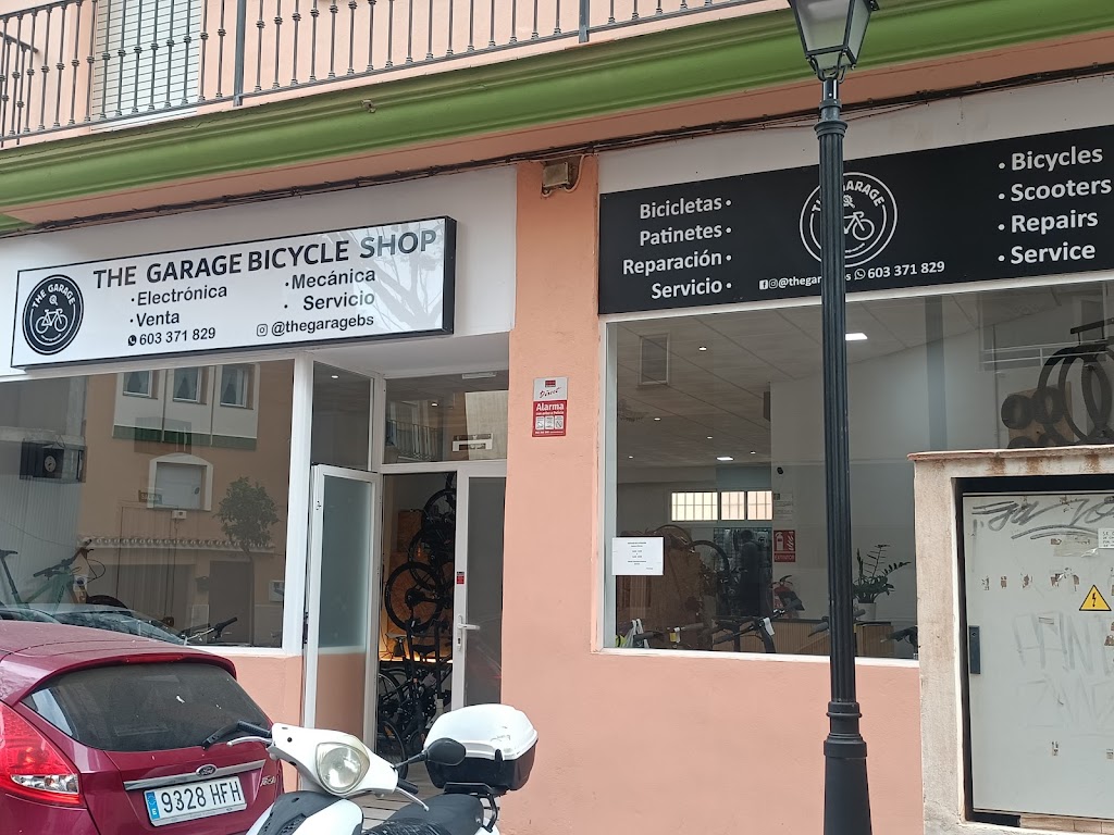 The Garage bicycle shop Taller de bicicletas y patinetes electricos — Exterior