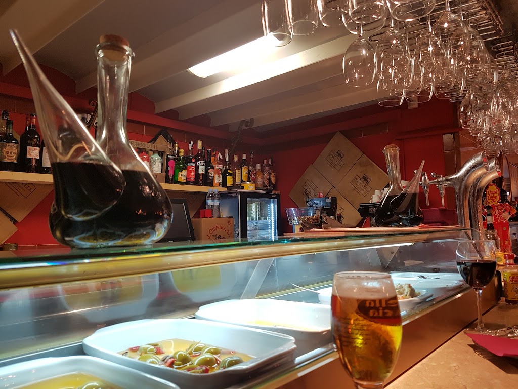 DiFferent Restaurant by Miquel Pello — Comida y bebida