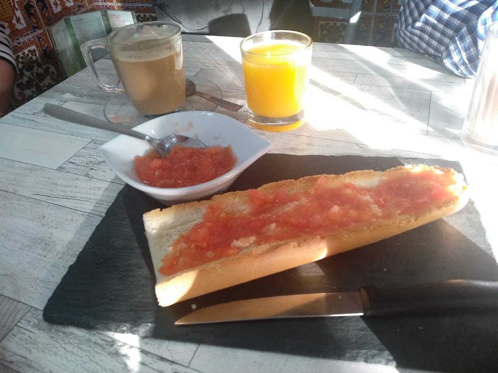 MESON El Rincon Andaluz. — Comida y bebida