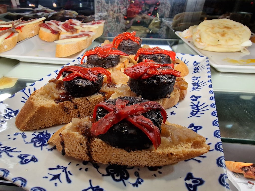 Bar Cafeteria Morase. — Comida y bebida