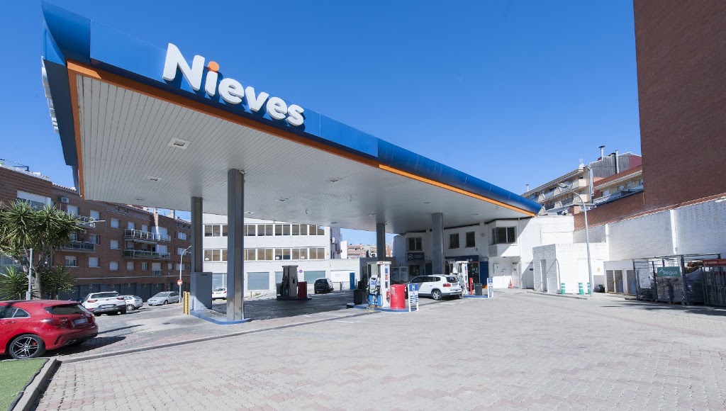 Gasolinera Nieves Terrassa — Estacion de servicio
