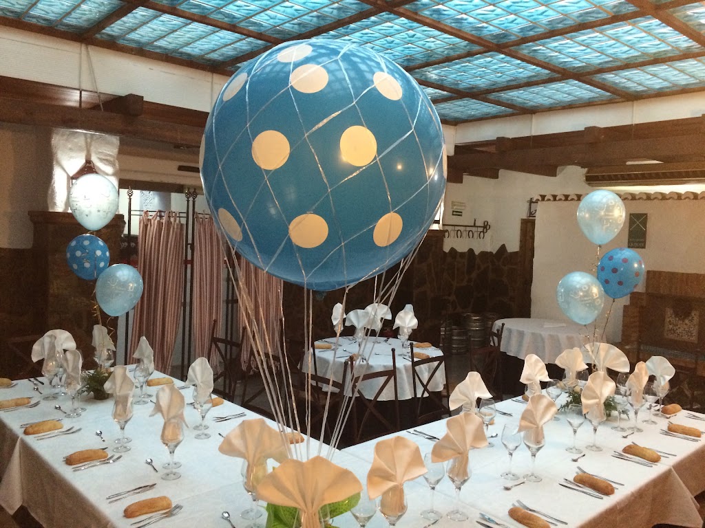 Lounge Bar La Plaza Restaurant — Ambiente