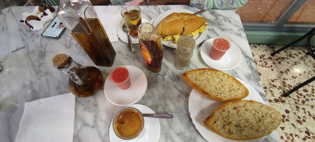 Cafeteria La Gran Via — Comida y bebida