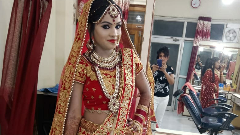 Nikhar Beauty Parlour