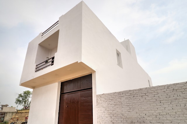 Oyo 71370 White House