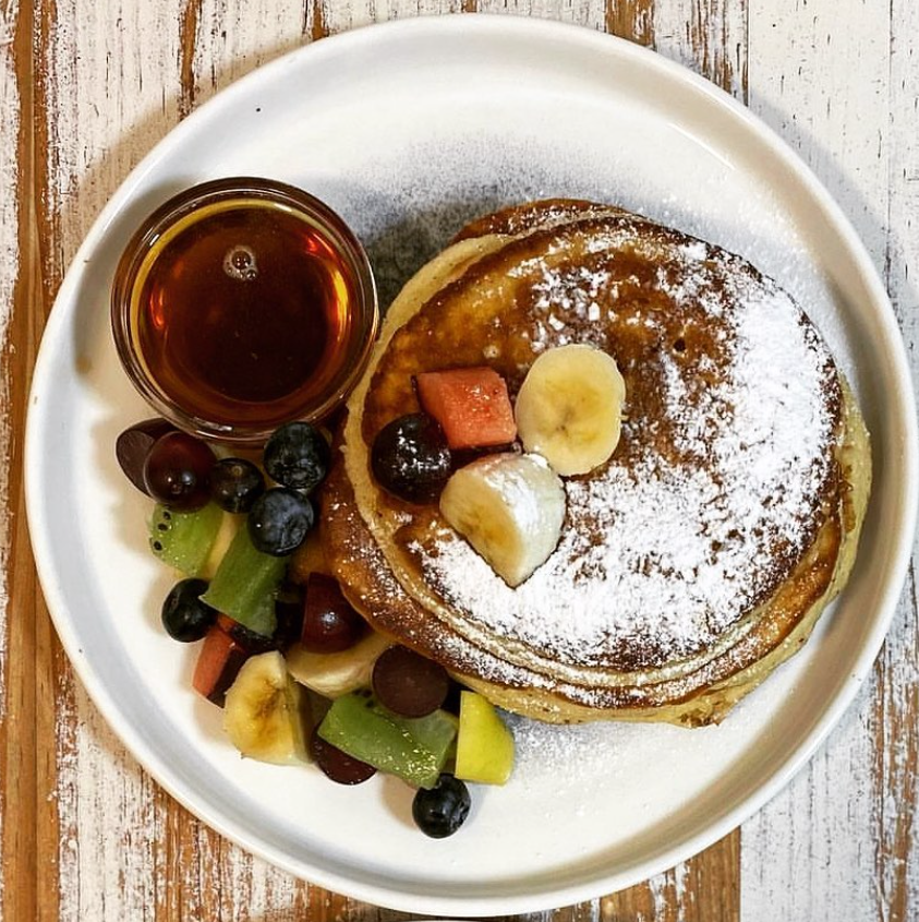 Oroma Coffee & Brunch — Comida y bebida