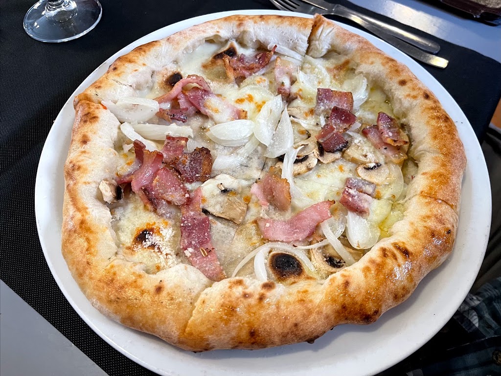 Pizzeria Luigi Cuciniello — Pizza