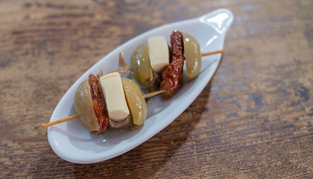 La Tasquita de Aladro — Comida y bebida