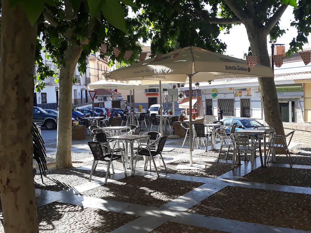 Cafe-Bar Bovedilla Plaza — Ambiente