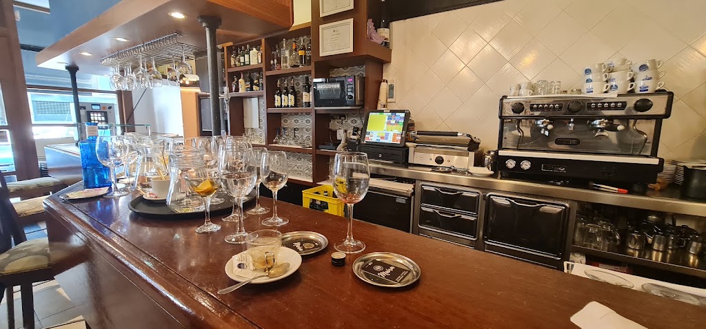 Maira restaurante cafeteria — Ambiente