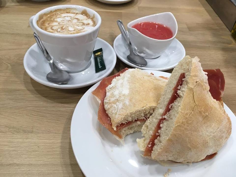 Cafeteria Dulce y Salado - Antequera — Cafe