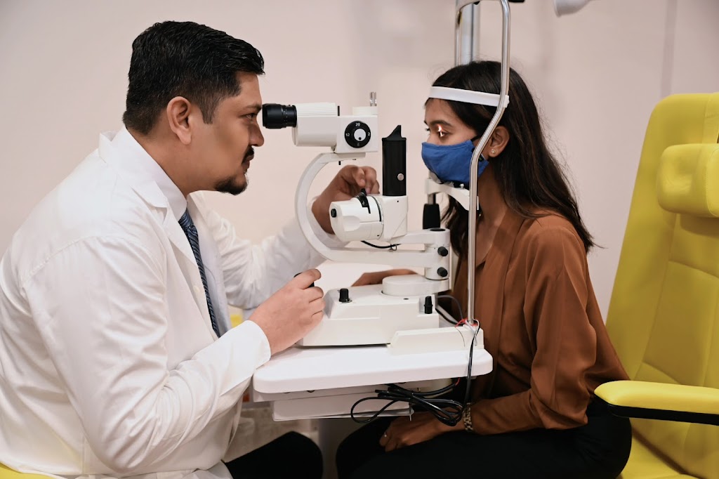 Dr Chandraprakash Oli Cataract Cornea Lasik Eye Surgeon Eye Doctor Eye Specialist Panaji Panjim Goa