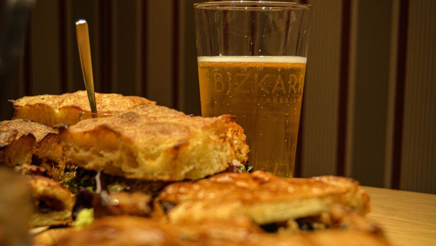 Bizkarra Gastro Galdakao — Comida y bebida