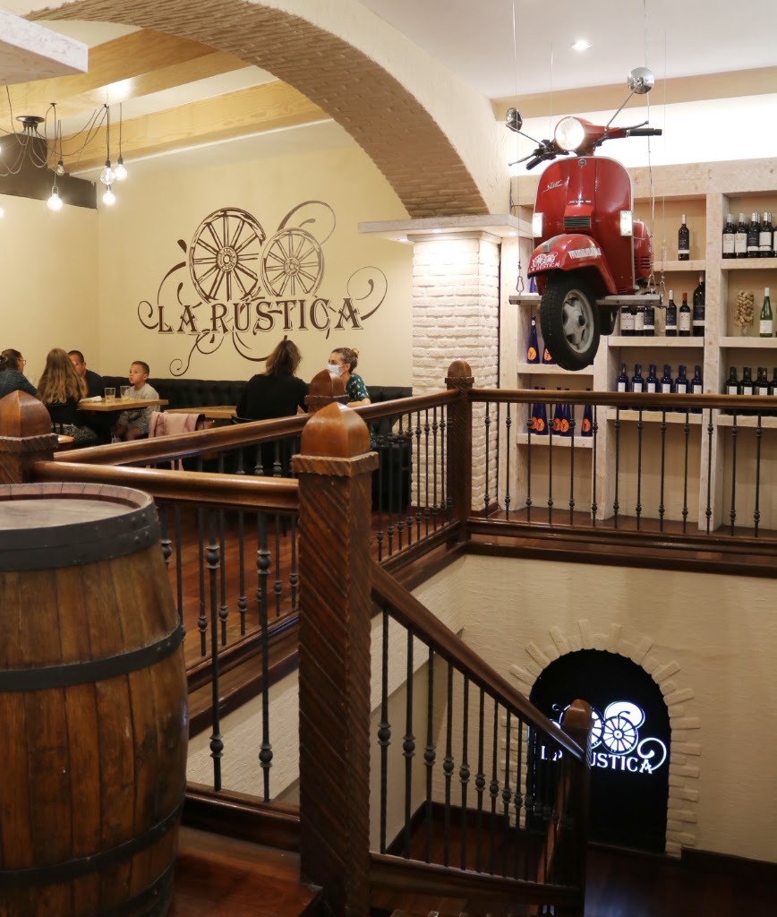 Restaurantes La Rustica — Ambiente