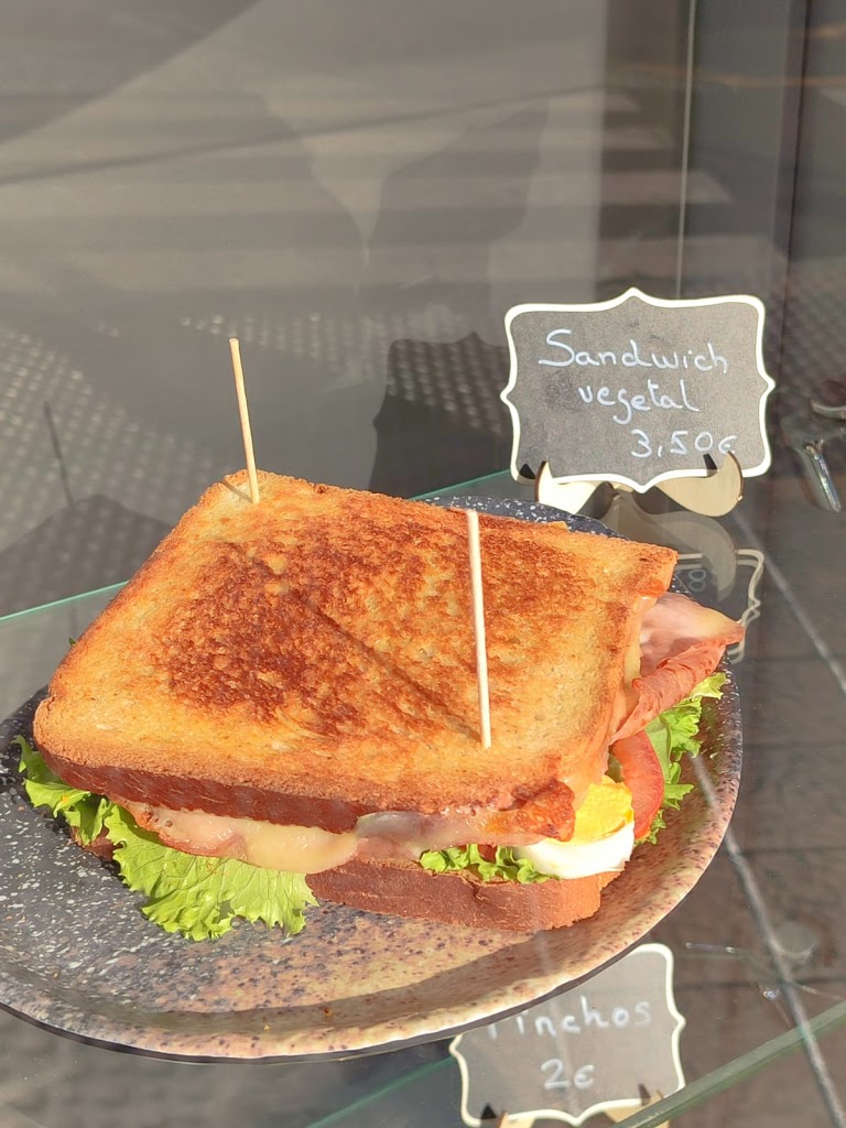 El Cafe de Tita — Comida y bebida