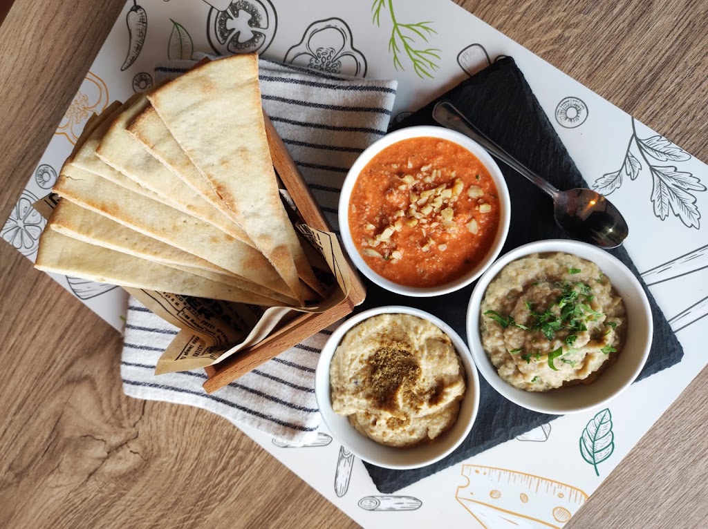 Sukha Gastro-Bar — Comida y bebida