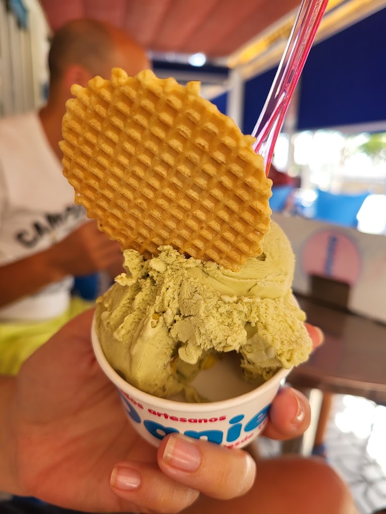 Heladeria ~ Cafe Daniel — Comida y bebida