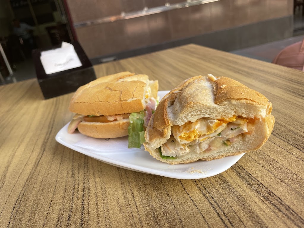 La Eminencia — Comida y bebida