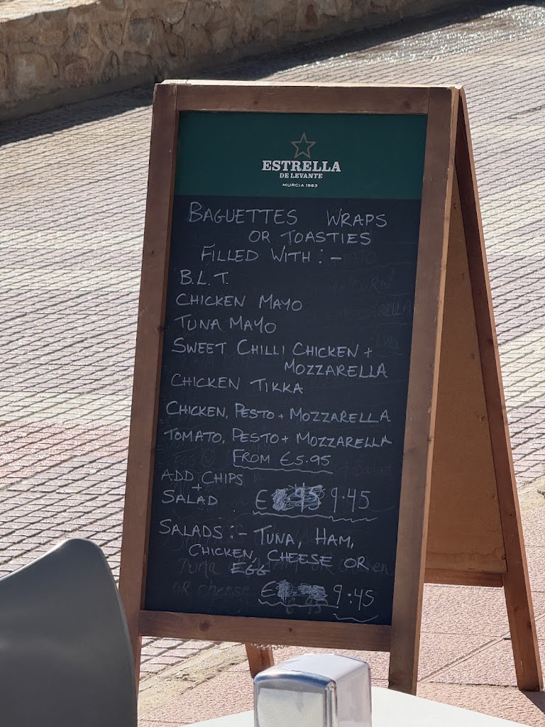 Monty's Cafe Bar Restaurant — Carta