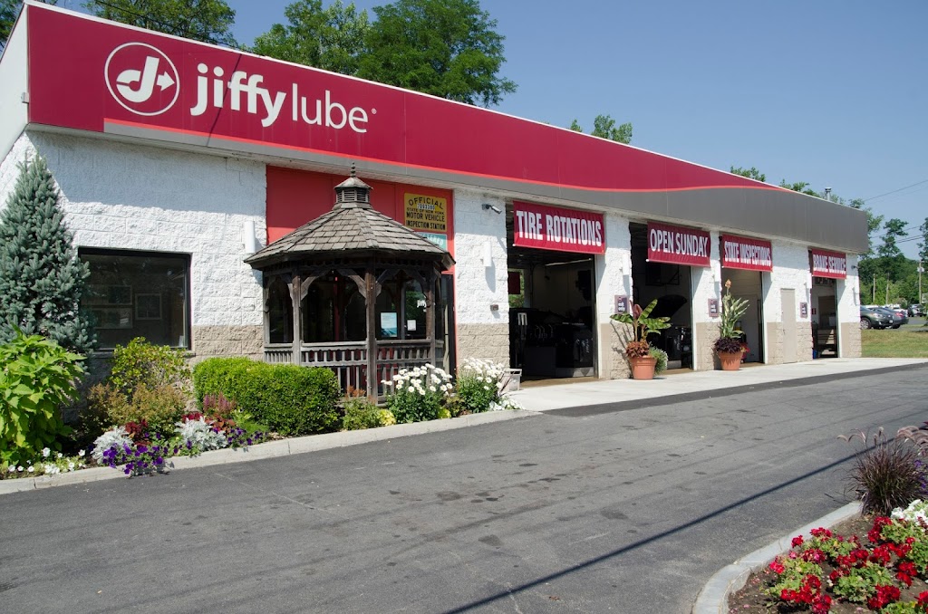 Oil change service in Rensselaer