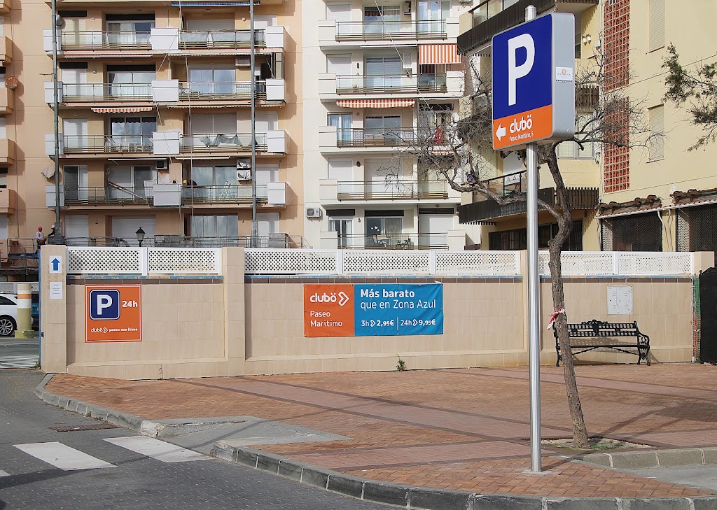 Parking CLUBO Paseo Maritimo Fuengirola. !Hola!. — Signo