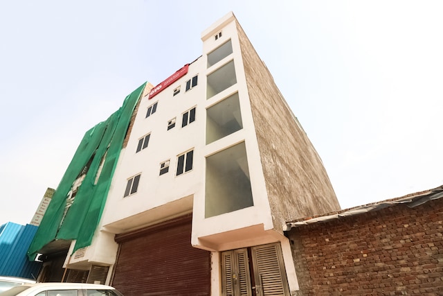 Oyo Hotel Rohini Inn Near Rithala Metro Station