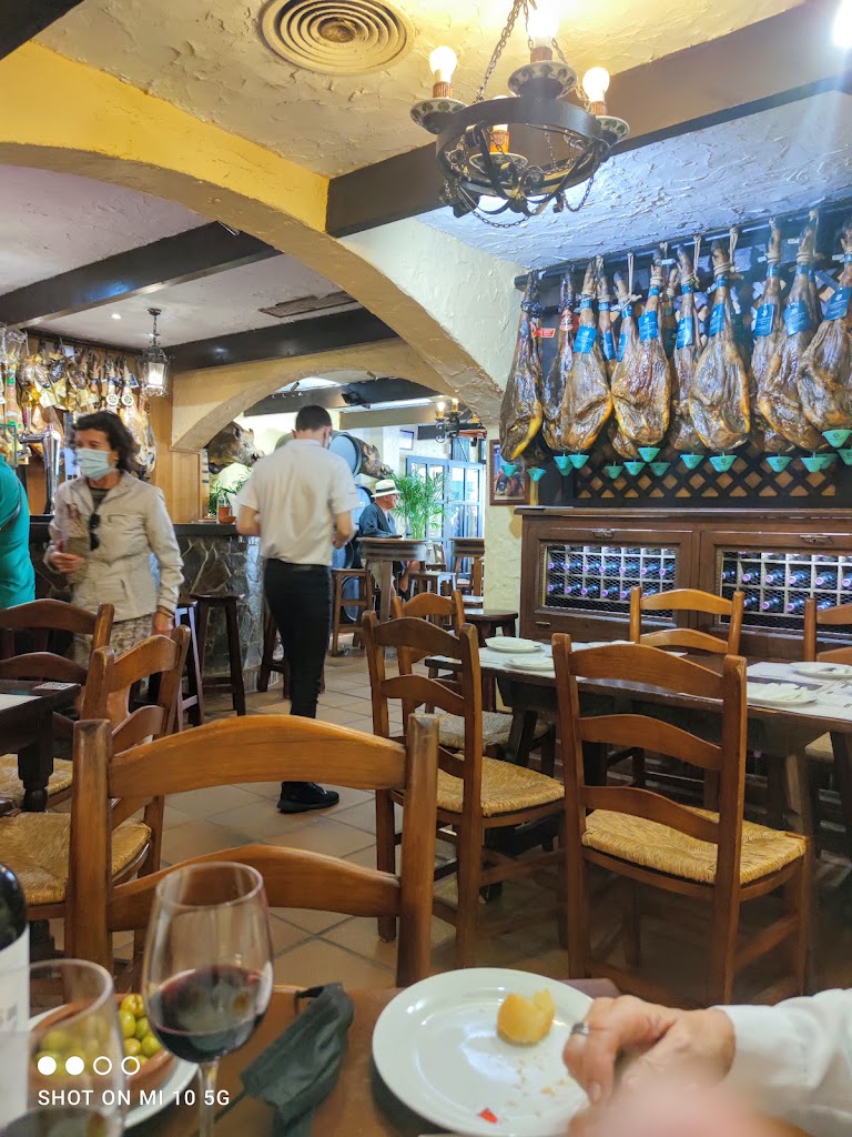 Bodegas La Venencia Marbella — Comida y bebida