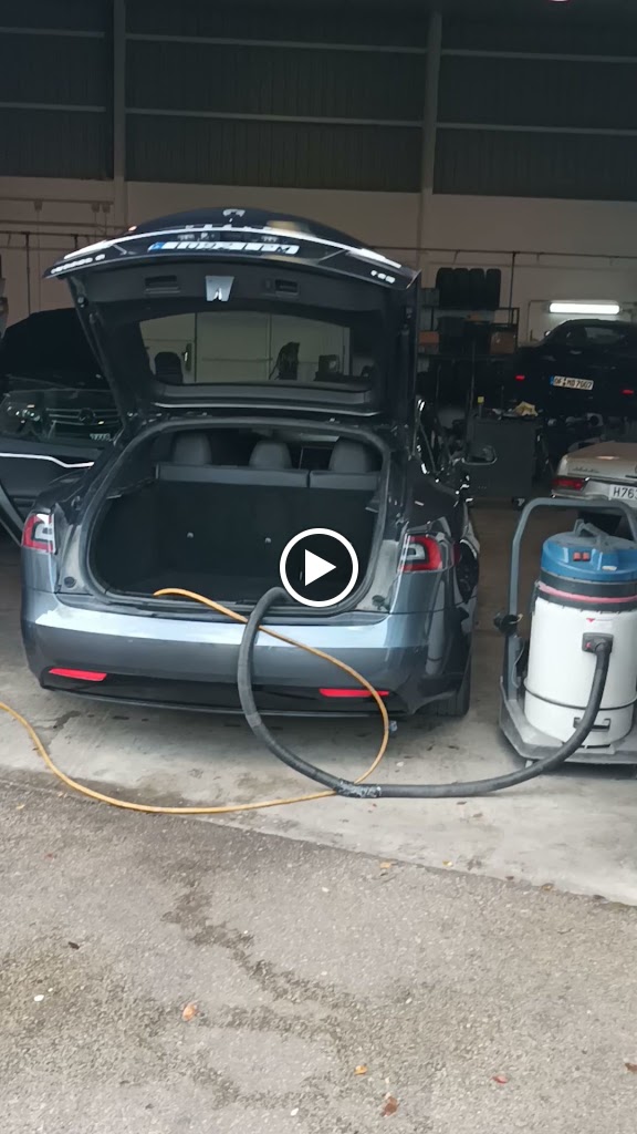 Deutsche Autowerkstatt Son Noguera — Videos