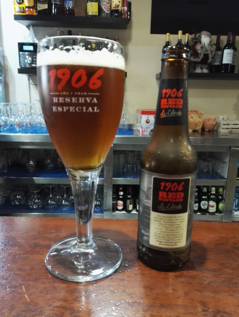 Cafe Bar Hollywood — Comida y bebida