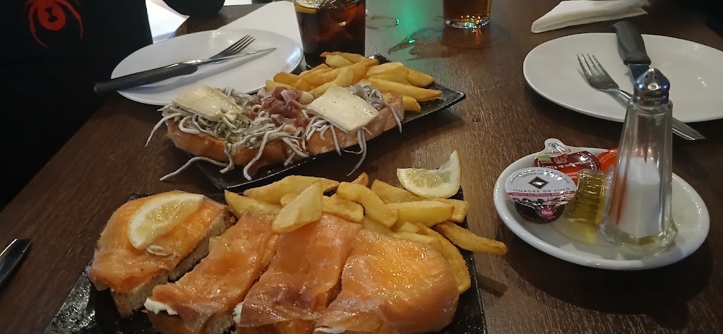 La Taberna del Derry — Comida y bebida