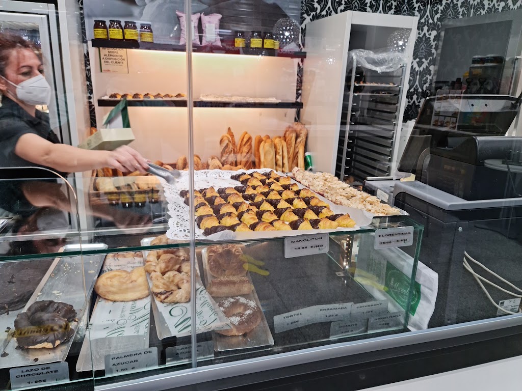 Pasteleria Artesanal Manolo. C. C. El Ventanal de la Sierra, Colmenar Viejo — Ambiente