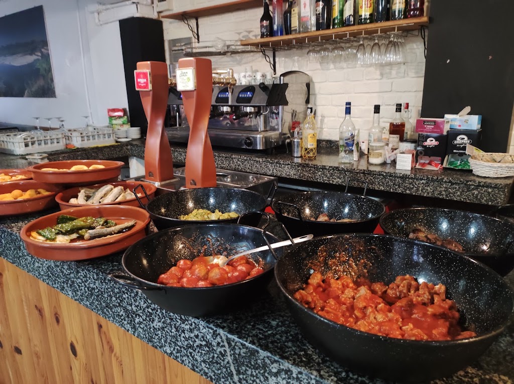 Bar LES GOLES — Comida y bebida