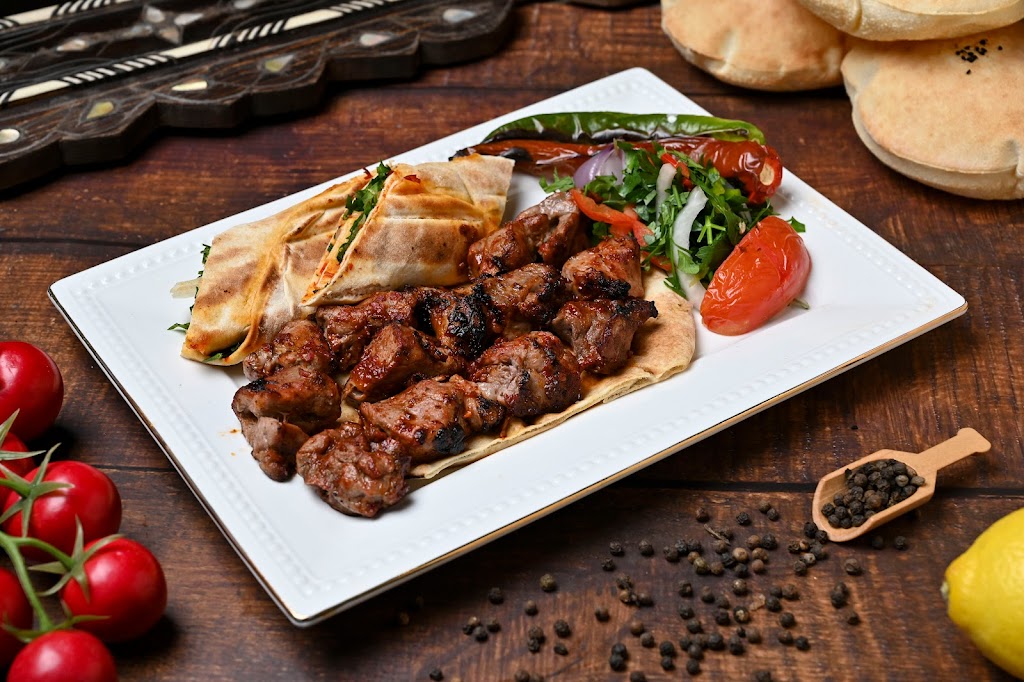 الأطعمة والمشروبات - مطعم النبلاء