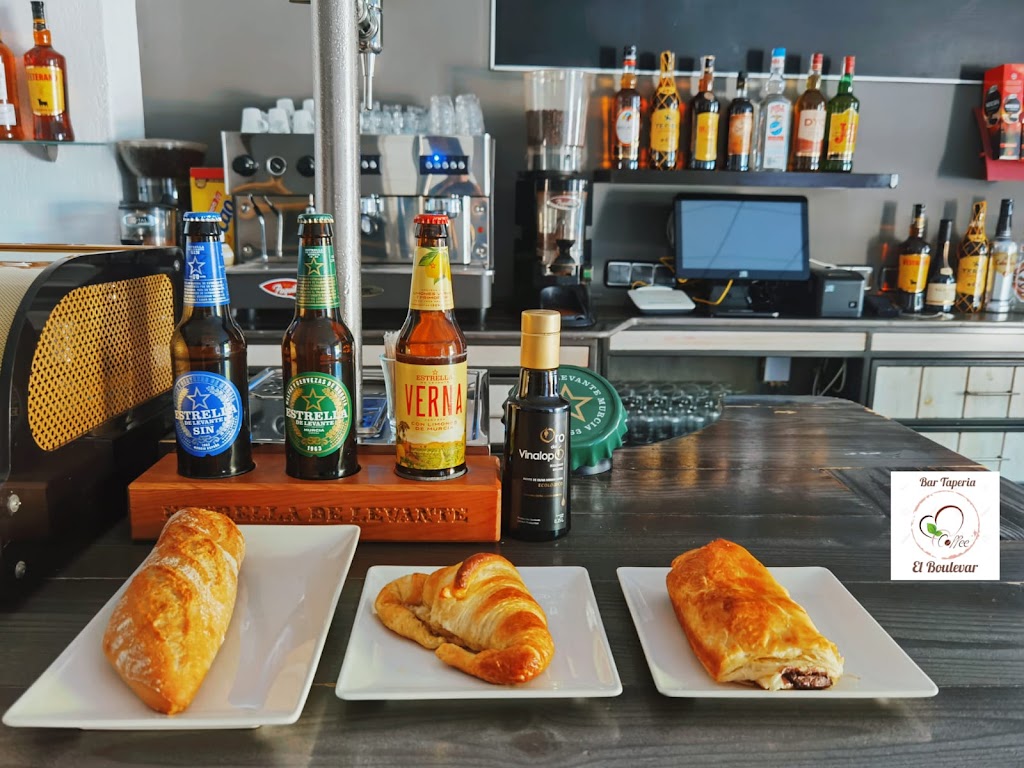 Bar & Taperia El boulevar — Comida y bebida