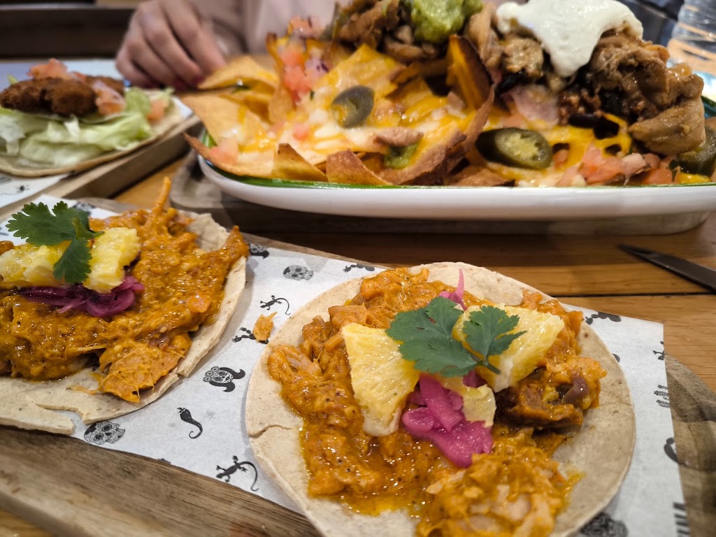 Cantina Mariachi — Comida y bebida