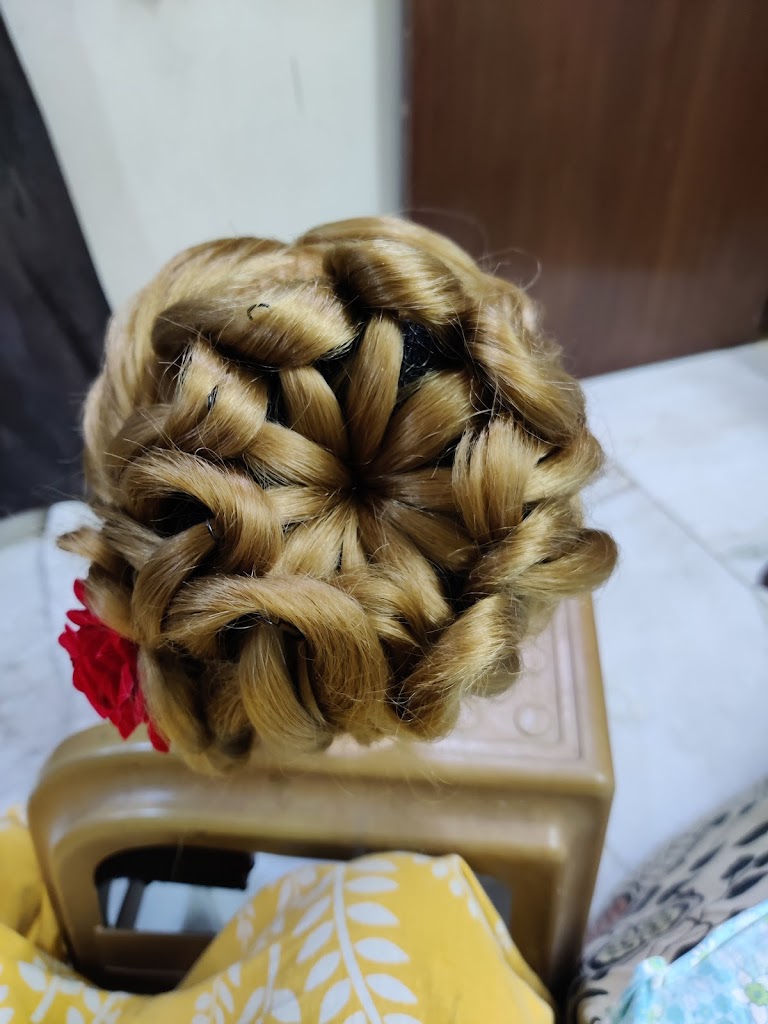 Tumiami Beauty Salon Makeup