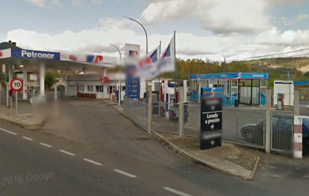 Estacion de Servicio Repsol — Surtidor de combustible