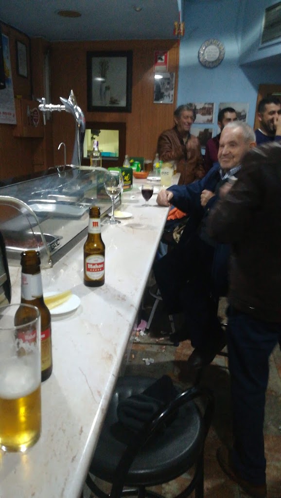 Bar Cafeteria Suerte — Comida y bebida