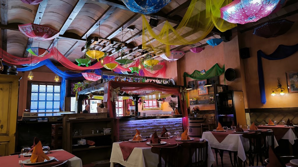 Indian Khan's Restaurant — Ambiente