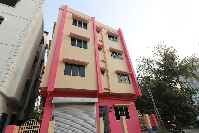 Super Oyo Flagship Apan Guest House Near Acropolis Mall