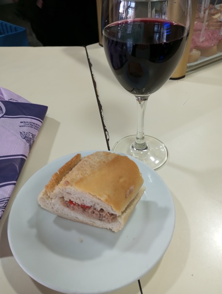 Bar Alcarreno — Comida y bebida