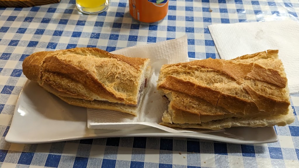 El Celleret de Castellar — Comida y bebida